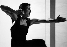 Reinhild Hoffmann. Über Kreuz. 1999. Foto: Silvia Lelli